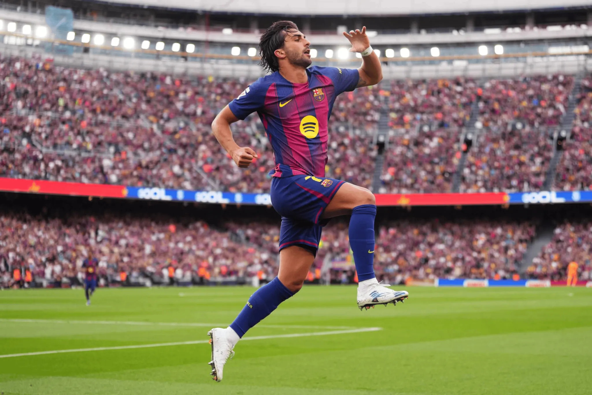 TA：“鲨鱼”费兰回归；他和莱万本赛季都认为身体状态下滑